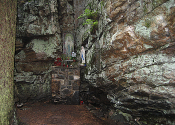 Lurdská jeskyně - poutní místo