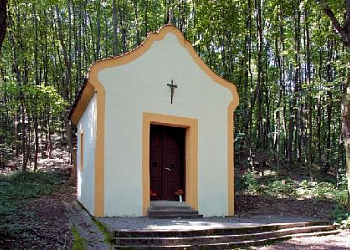 Kostel Nanebevzetí Panny Marie a kaple Panny Marie se Svatou studánkou, Stará Ves