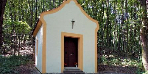Kostel Nanebevzetí Panny Marie a kaple Panny Marie se Svatou studánkou, Stará Ves
