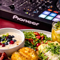 Brunch A.M.bient Beats: Peter Coom