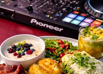 Brunch A.M.bient Beats: Peter Coom