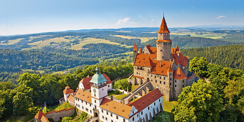 Z Mohelnice na hrad Bouzov a do Loštic na tvarůžky