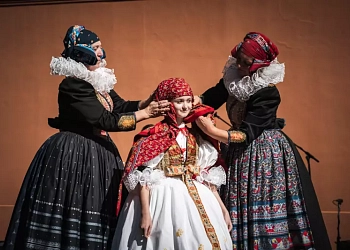 Ženský lidový oděv na Hané