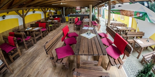 Restaurace U Radnice & Kulhavá Koza original pub & bar