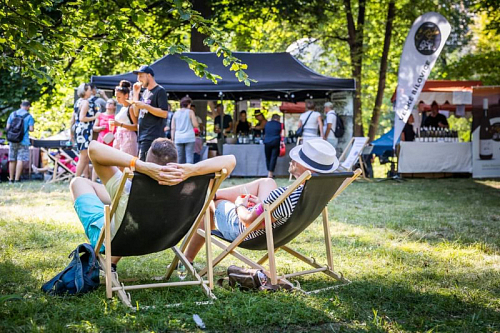 Letní vinný festival v Bezručových sadech 