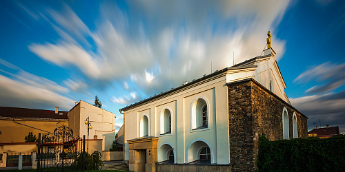 Bývalá synagoga, židovská čtvrť a hřbitovy