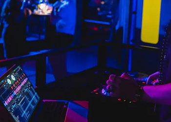 PULSE LIVE: Nic Robertson